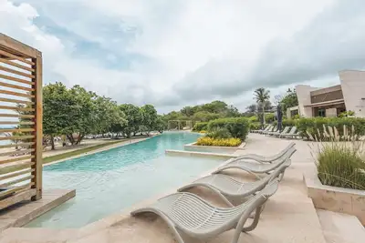 Image de Coastal villa w/ dock access & pools