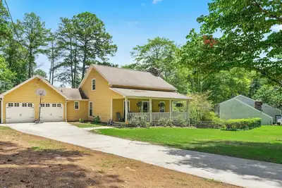 Image de 3 bedroom Vintage Home with a Modern Feel