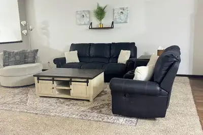 Image de Quiet Comfort · Spacious Home with Hot Tub & Cozy Vibes