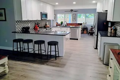 Image de Updated S Venice 3/2 house. 5 mins to the beach. Steps to the Venetian Waterway.