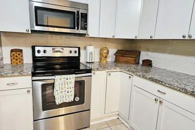 Image de Poplar Envy! Charming 2-bedroom apartment in lovely Athens!