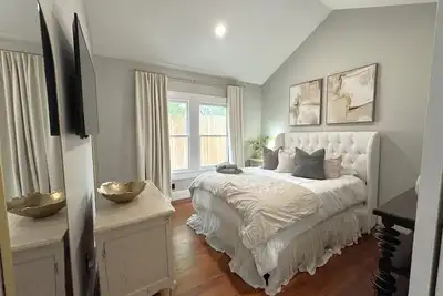 Image de Tranquil 2-bedroom house Gated W/D Free Parking in Houston
