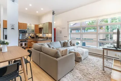 Image de Mountain Retreat in East Vail, 2br/2ba Condo w/ Pool & Hot Tub