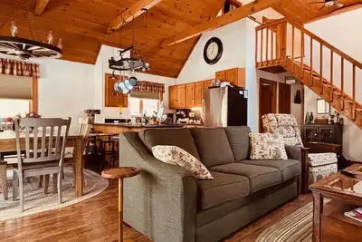 Image de New! Cozy Nh Family Retreat - Fire Pit, Kayaks, Walk to Lake, Sleeps 10