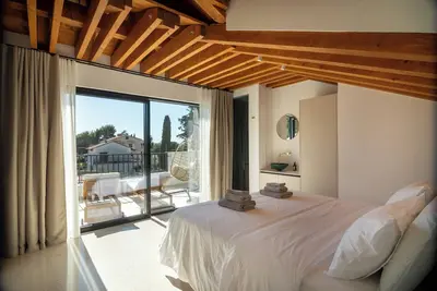 Vice Versa-Seaside Boutique Apartments-App 2