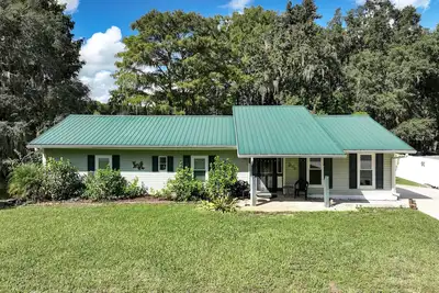 Image de The Lily - Lakeside Retreat