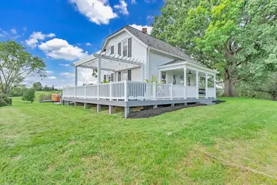 Image de Cozy Farmhouse, Hot tub and Sauna on 8 acres!