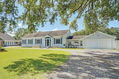 Image de Peaceful Patio & Sunroom: Baldwin Retreat