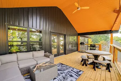 Image de Walk to Lake Barkley! Family Home w/ Outdoor Oasis