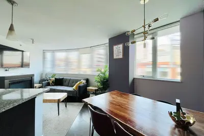 Image de Cozy 2-Bedroom Apartment in Dt, Luxury Amenities, Easy Access