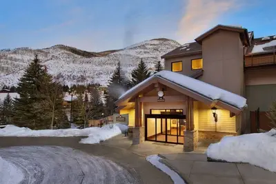 Image de Mountain Getaway: Studio with Kitchen & Fireplace at Vail