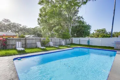 Posh Largo  4bd Home w/ Private Pool