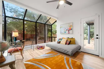 Image de Beautiful views and backyard