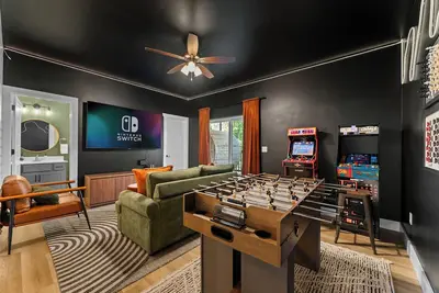Image de Wilderhaus-Sauna-GameRoom-3 Kings-PlayRoom-1mi Sdc-HotTub-RockClimbing-NinSwitch