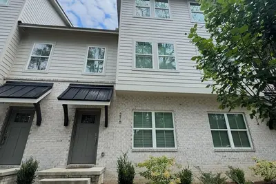 Image de 1 mi from Toomer’s / 2 mi from Jordan Hare \nSleeps 8