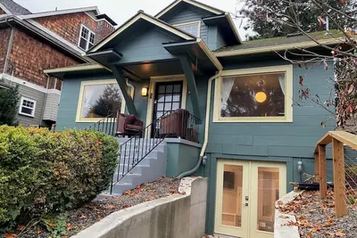 Image de Gorgeous Art Home. Family, pets, friends, welcome!