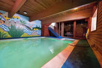 Image de Wooded Hillside Retreat w/Heated indoor Pool