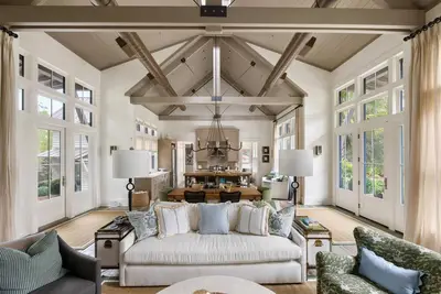 Image de Stylish Cottage with Screen Porch & River Views