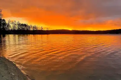 Image de Lake Winnisquam 4br/3. 5ba- Year-Round Fun for Families and Groups