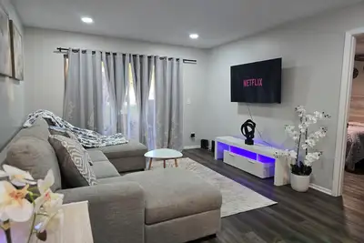 Image de Charming 2-bedroom, 2-Bathroom villa in Seminole, 15 minutes near beaches.