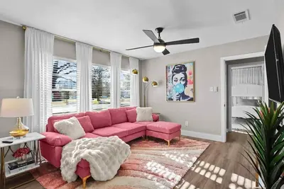 Image de Chic Retreat • Stylish Stay near A&M