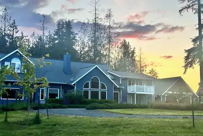 Image de Elklandia- A spacious Horse & Dog friendly 5+bdrm home-sleeps 14- in Sequim, Wa.