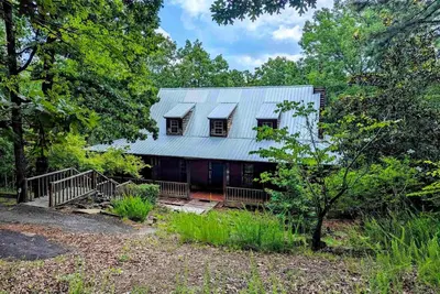 Image de Lakefront on Greer’s Ferry in secluded upscale neighborhood.