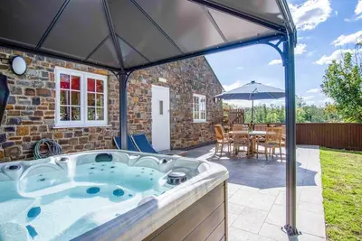 Image de The Barn - 4 Bedroom - Tyn-Y-Coed Farm - Cardiff