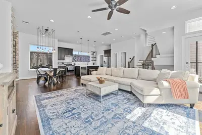 Image de Cozy 4Bed Townhome in Eado with Ac, WiFi, Ev Charging, & Private Rooftop