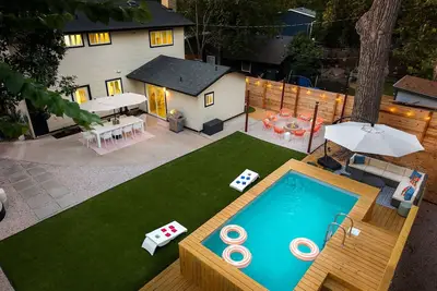 Image de Heated Pool, Hot Tub, Movie Theater, Mini Golf - Sunset Social