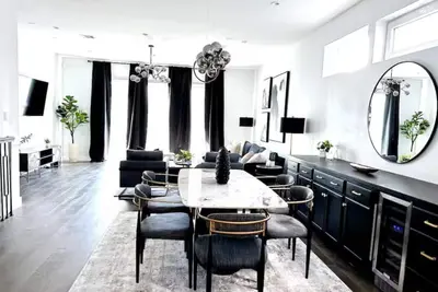 Image de Luxe 3Bed Townhome in Heights with WiFi, Private Rooftop, Private Parking