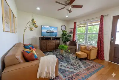 Image de Sxsw @ SoCo 3br Green Home w/ Big Yard, Free Parking, Cloud beds ❤️ Pet Friendly