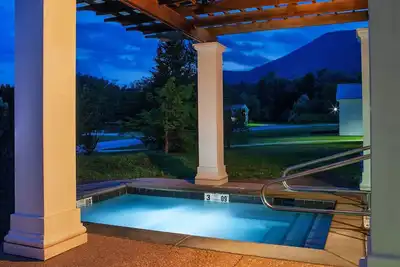 Image de Scenic Golf & Spa Escape with Mountain Views and Trails Nearby
