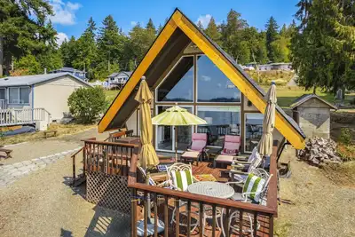 Image de Beautifully Remodeled Beach Front A-Frame