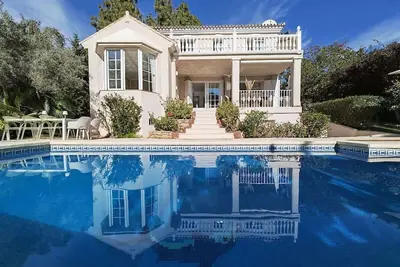 Image de Spacious Calahonda Villa near Beach with Private S