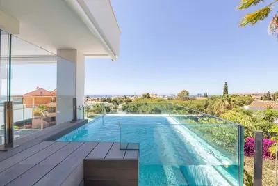 Image de Luxury Corner Apartment | Santa Barbara Heights