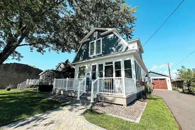 Image de Island House Summary: