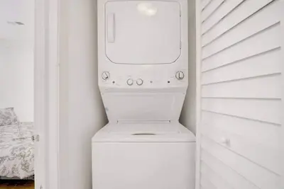 Image de Lincoln Park! W/D, Central A/C, King Bed, 2 Br/1b