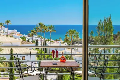 Image de T2 de Luxe avec Piscine & Vue sur Mer by BeCherish