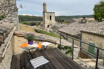 Image de Maison de vacances 'Orange - Paradis De Provence' avec vue sur la montagne, terrasse privée et Wi-Fi