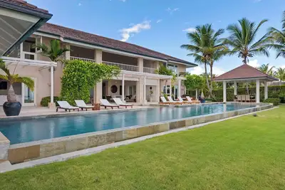 Image de 5br Oceanfront Golf Estate w Pool + Private Chef