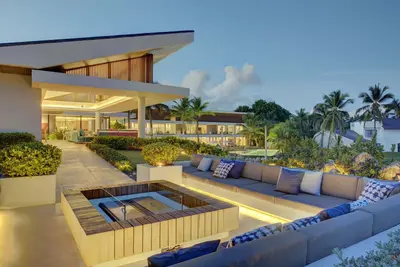 Image de Clifftop Icon of Caribbean Luxury