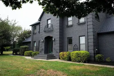 Image de Wizard's Dark Manor Escape/Indoor Slide/Sleep 17+