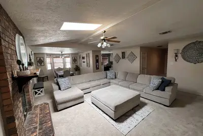 Image de 3br& 2ba Massage Chair & bed+Jet tub! Rv Parking/Hookups available upon request!