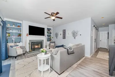 Image de Unique South End Gem w Fenced Yard! Minutes To Uptown & South Park w King Suite & Private Library!