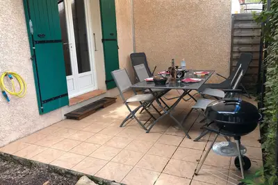 Image de Maison de vacances « Gîte Le Micocoulier » avec piscine partagée, Wi-Fi et climatisation
