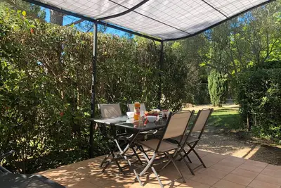 Image de Gîte 'Le Pin Parasol' chez Heike et Didier, piscine partagée, Wi-Fi et climatisation
