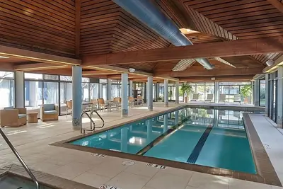 Image de 3 Units | Group Stay near Berkeley Marina with Pool & Pet - Friendly