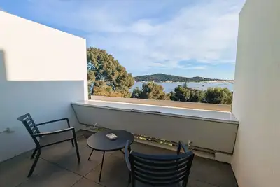 Image de Studio de standing avec vue mer et piscine