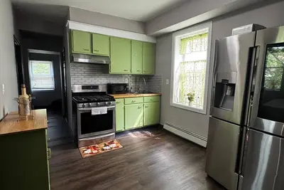 Image de Apartment A - Next to Hiking Trail - Front Entrance